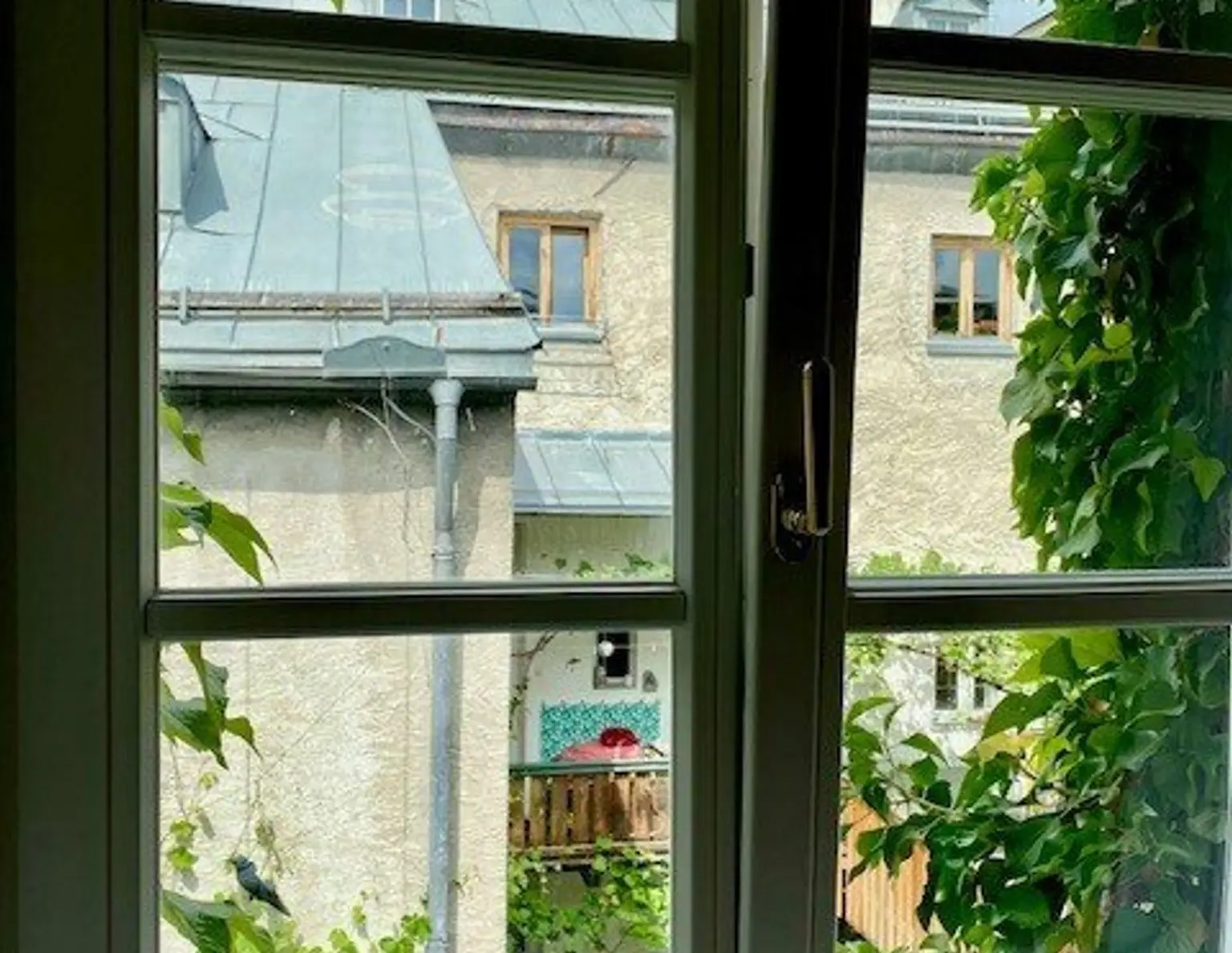 6 Wohneinheiten in kernsaniertem Stadthaus mit Top Rendite