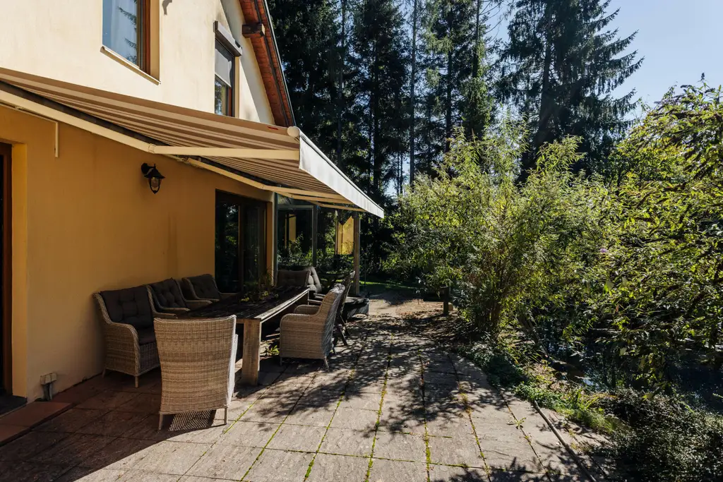 Großzügiges Einfamilienhaus mit Schwimmteich in Weinitzen - ländliche Geborgenheit trifft modernen Wohnkomfort