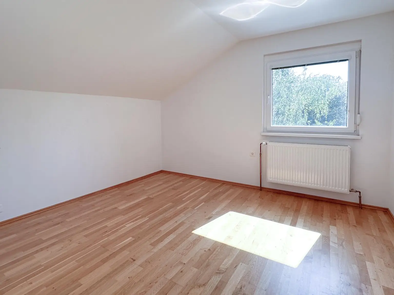 Charmantes Einfamilienhaus in bester Ruhelage von Hietzing – Viel Platz, großes Potenzial & attraktiver Preis