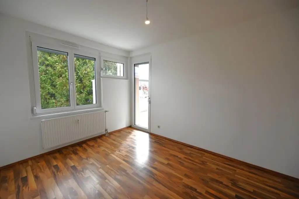 Familienfreundliche Wohnung mit Balkon, Terrasse und Grünblick in Hörsching