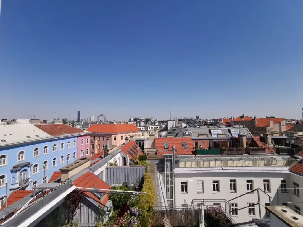 URANIA: 3 Zimmer mit hofseitiger Terrasse in Ruhelage: Luxus pur in Citynähe
