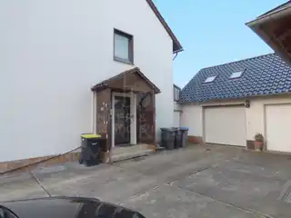 Garage und Eingang