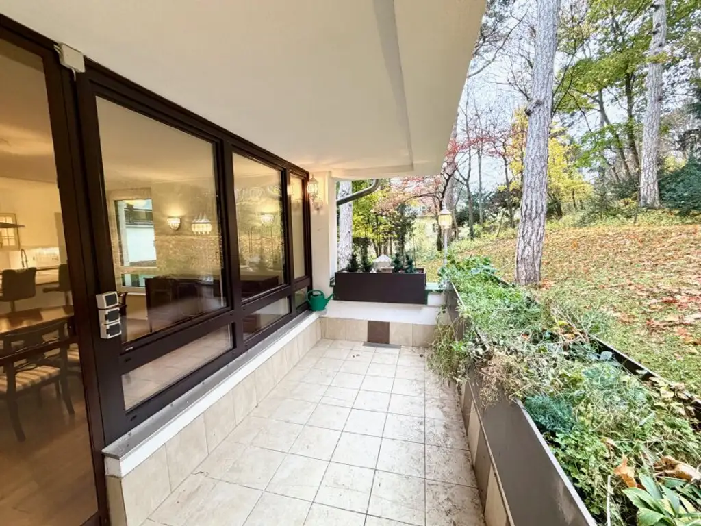 Grünruhelage! Geräumige 4 oder 5 Zimmer-Wohnung mit Loggia & Indoor-Pool