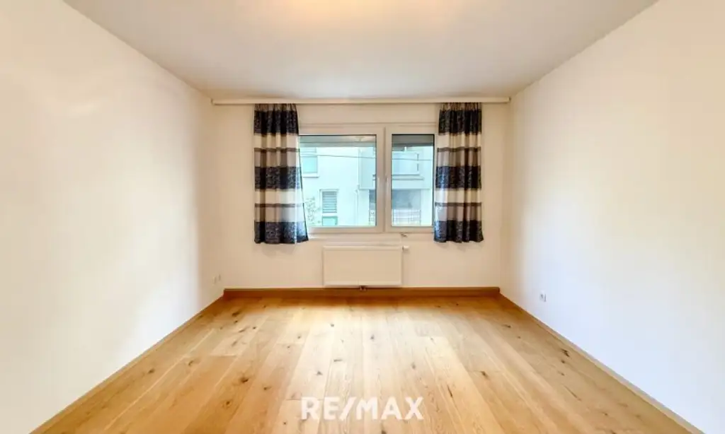 Wunderschöne top sanierte 2 Zimmerwohnung! 4% Rendite für Anleger!