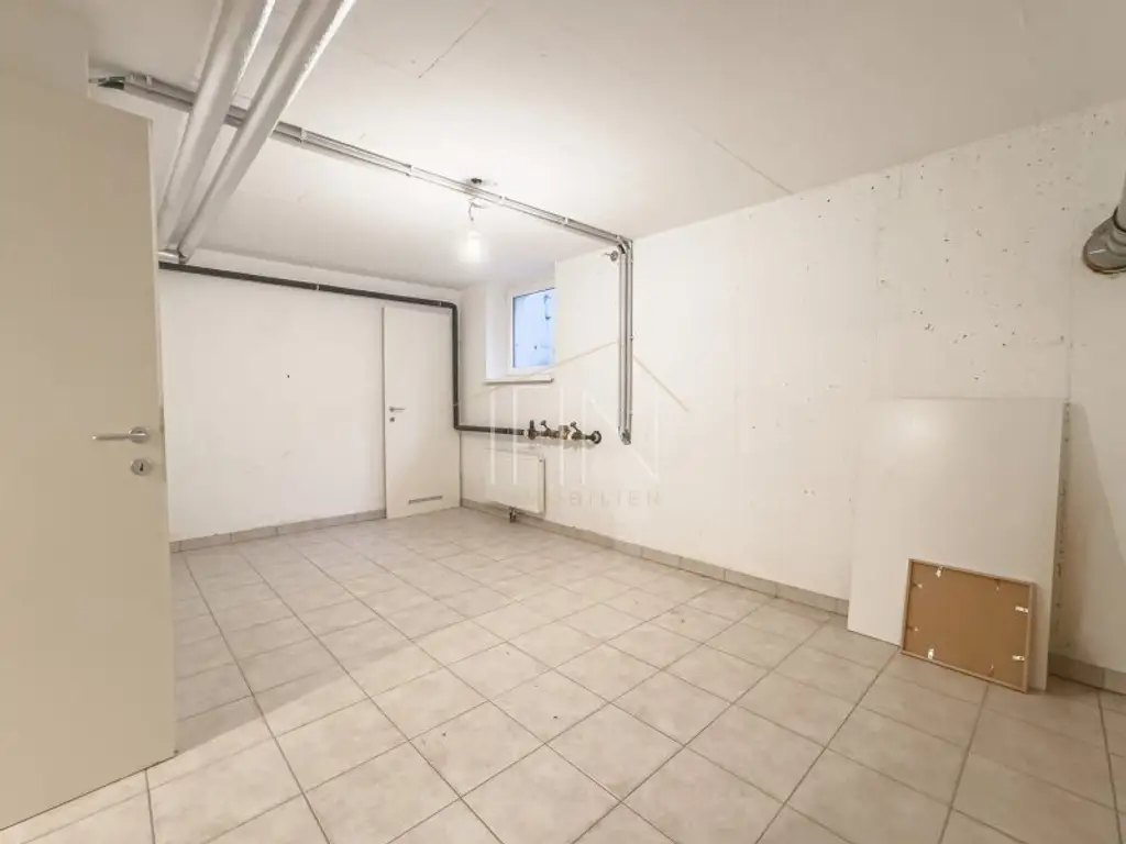 Gießhübl. Ruhe. Architektur.  Reihenhaus mit Garten