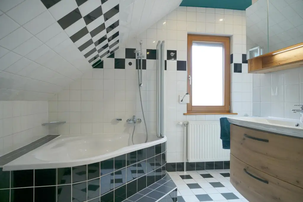 Heimeliges Doppelhaus in Holzbauweise – Wohnen mit Wohlfühlfaktor in ruhiger Siedlungslage!