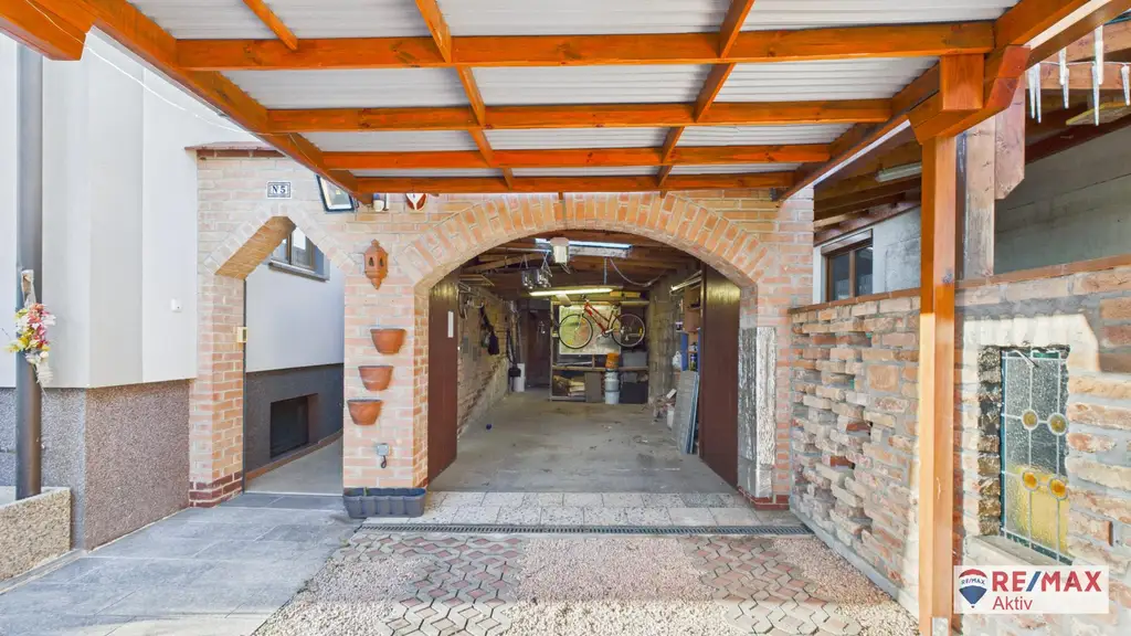 Rustikaler Charme trifft moderne Technik – Einfamilienhaus mit Galerie in Toplage Strasshof