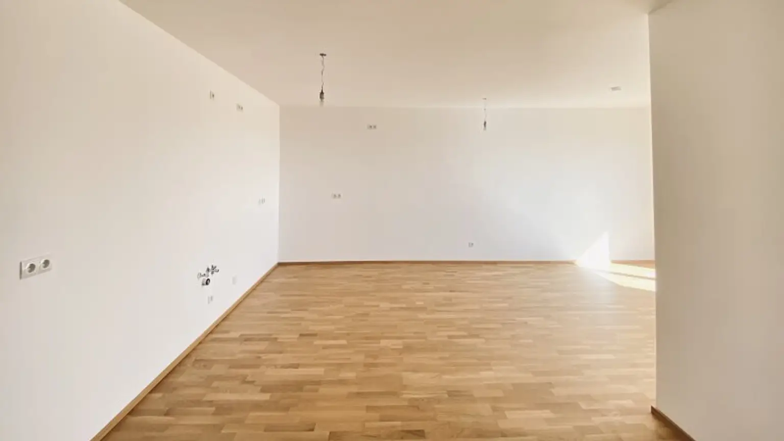 Neubau Erstbezug Wunderschöne Drei Zimmer Wohnung mit Balkon und herausragender Aussicht