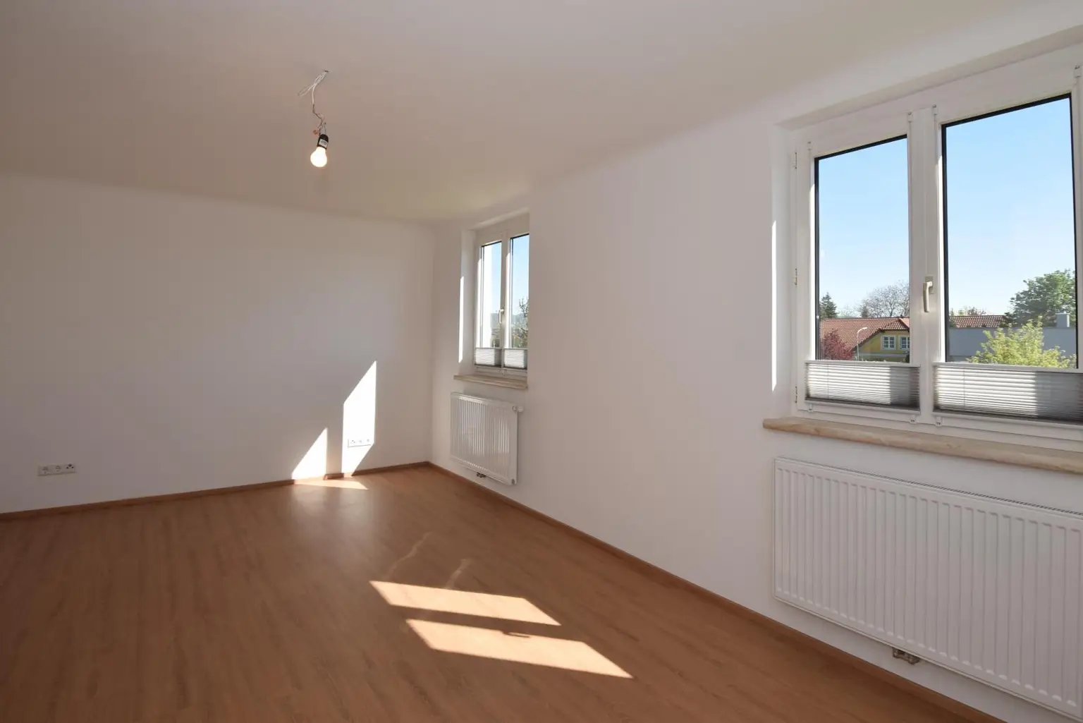 großes Zimmer im OG