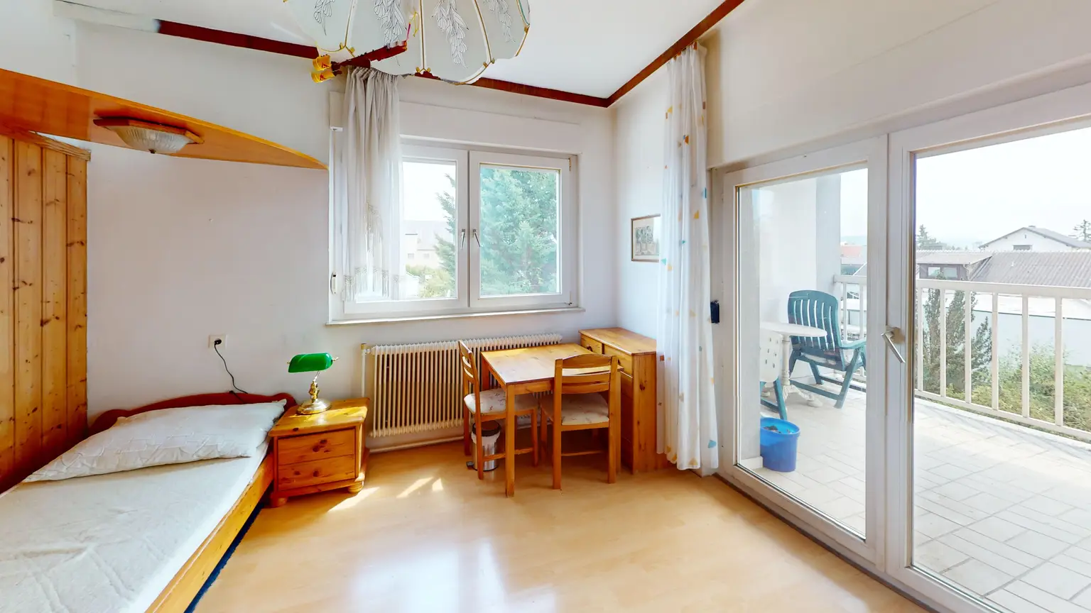 Großzügiges Zweifamilienhaus mit großem Garten und viel Potenzial