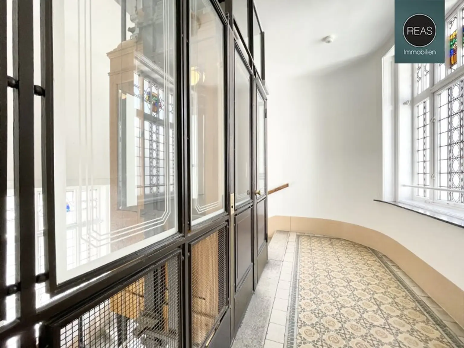 Dem Steffl so nah! Absolutes Traumapartment mit hochwertigen Einbaumöbeln und einzigartiger Dachterrasse samt Speiselift