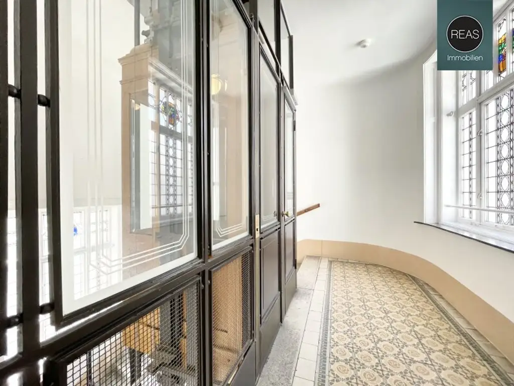 Dem Steffl so nah! Absolutes Traumapartment mit hochwertigen Einbaumöbeln und einzigartiger Dachterrasse samt Speiselift