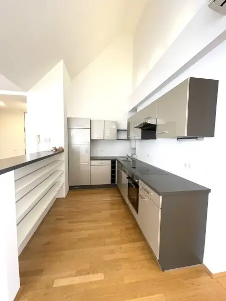 Sonnige 3,5-Zimmer Dachgeschoßwohnung mit Terrasse zu kaufen