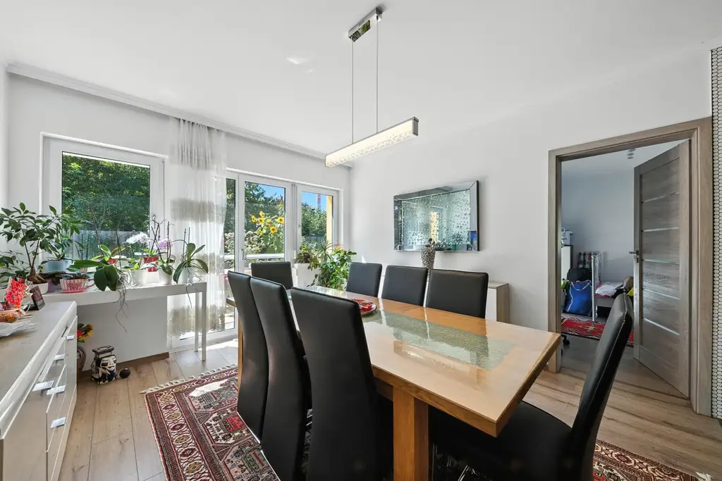 Exklusives Wohnerlebnis: Hochwertiges Zuhause auf 1300 m² Eigengrund am Wiener Stadtrand!