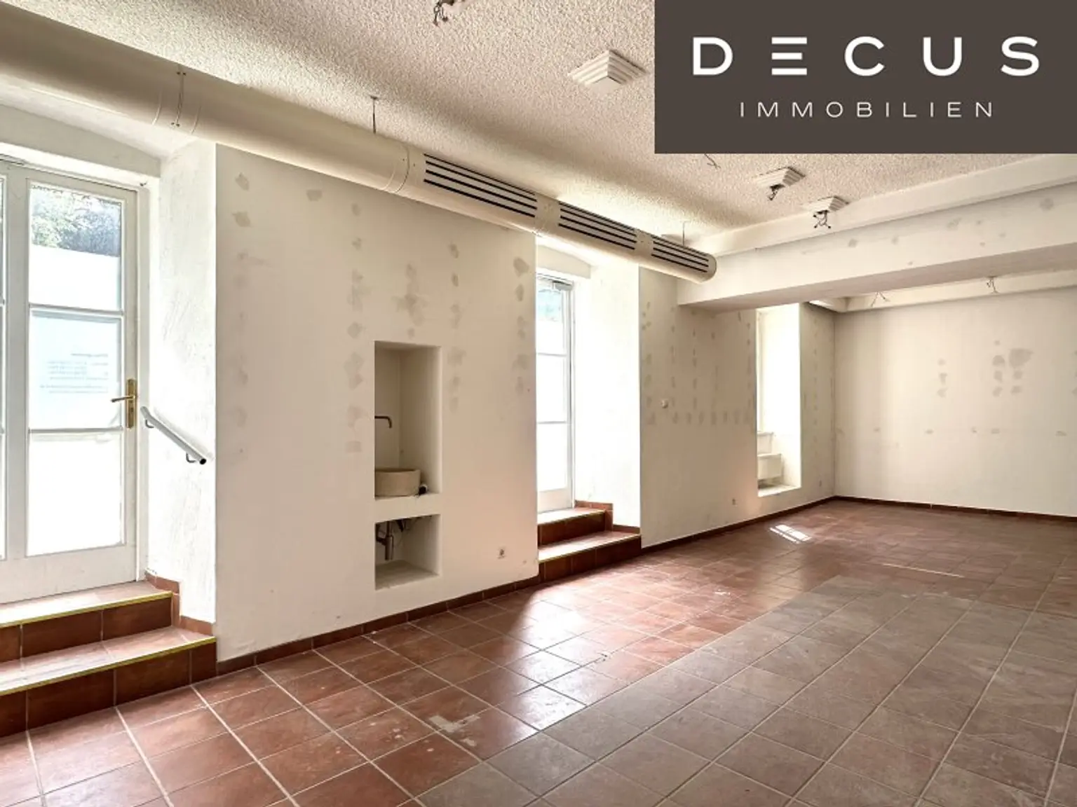 + + + verbindbare Erdgeschossflächen ca. 210 m² + + + SCHLOSS HETZENDORF + + +