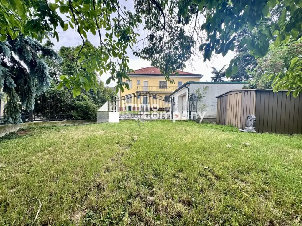 Traumhaftes Einfamilienhaus in Lassee: 9 Zimmer, Garten, Balkon und mehr!