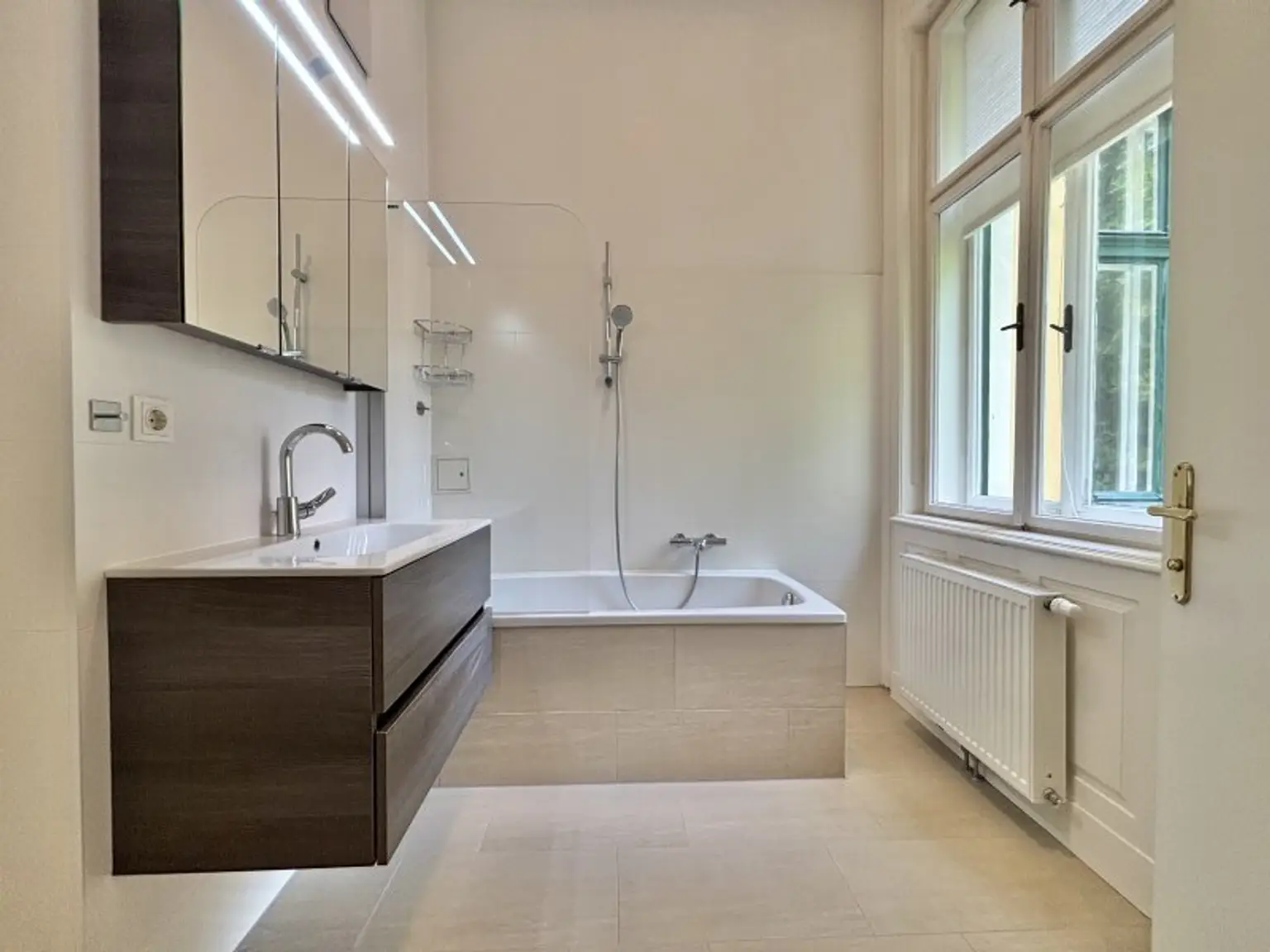 Historische charmante Altbau-Villa mit 3 DG-Einheiten inkl. Dachterrassen I 2012 Generalsanierung inkl. Lift I Grünlage