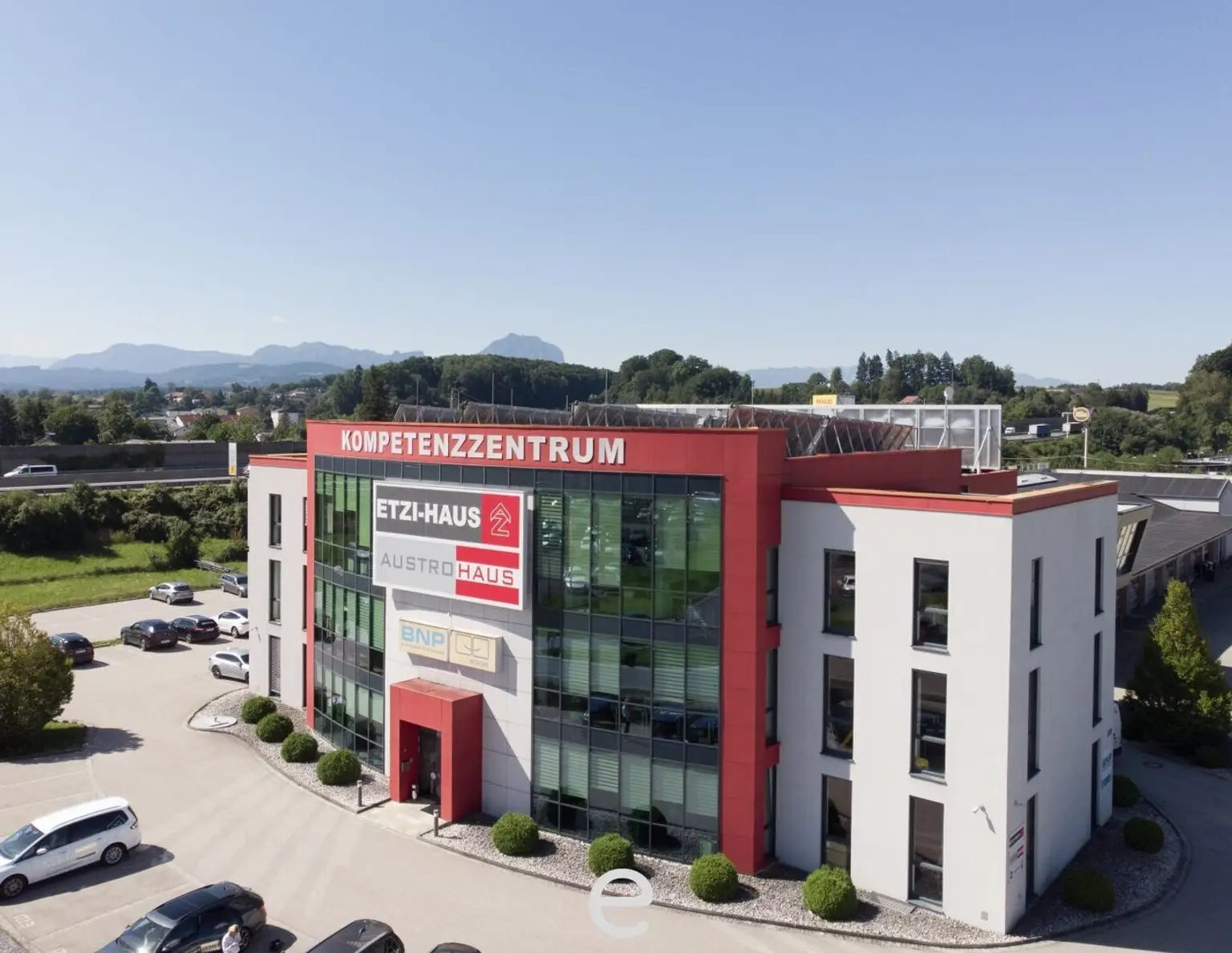 Hochwertiges Erdgeschoss Büro ostseitig in Frequenzlage direkt an der Autobahnabfahrt Vorchdorf!