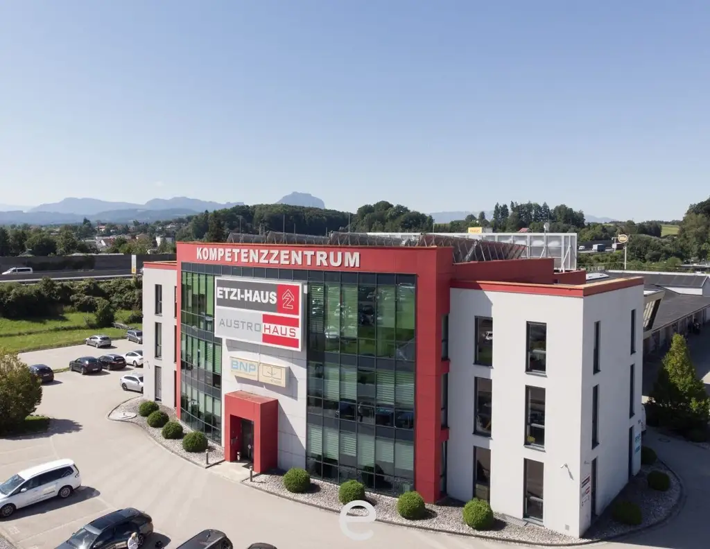 Hochwertiges Erdgeschoss Büro ostseitig in Frequenzlage direkt an der Autobahnabfahrt Vorchdorf!