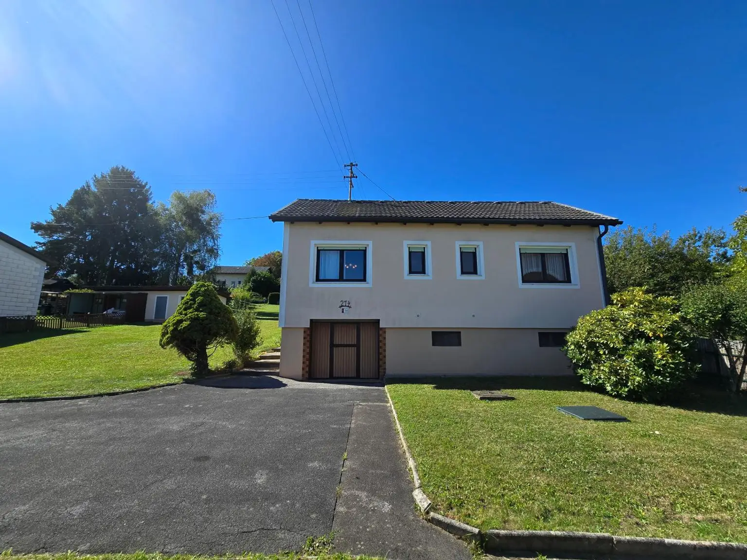 Einfamilienhaus mit Terrasse und Wintergarten