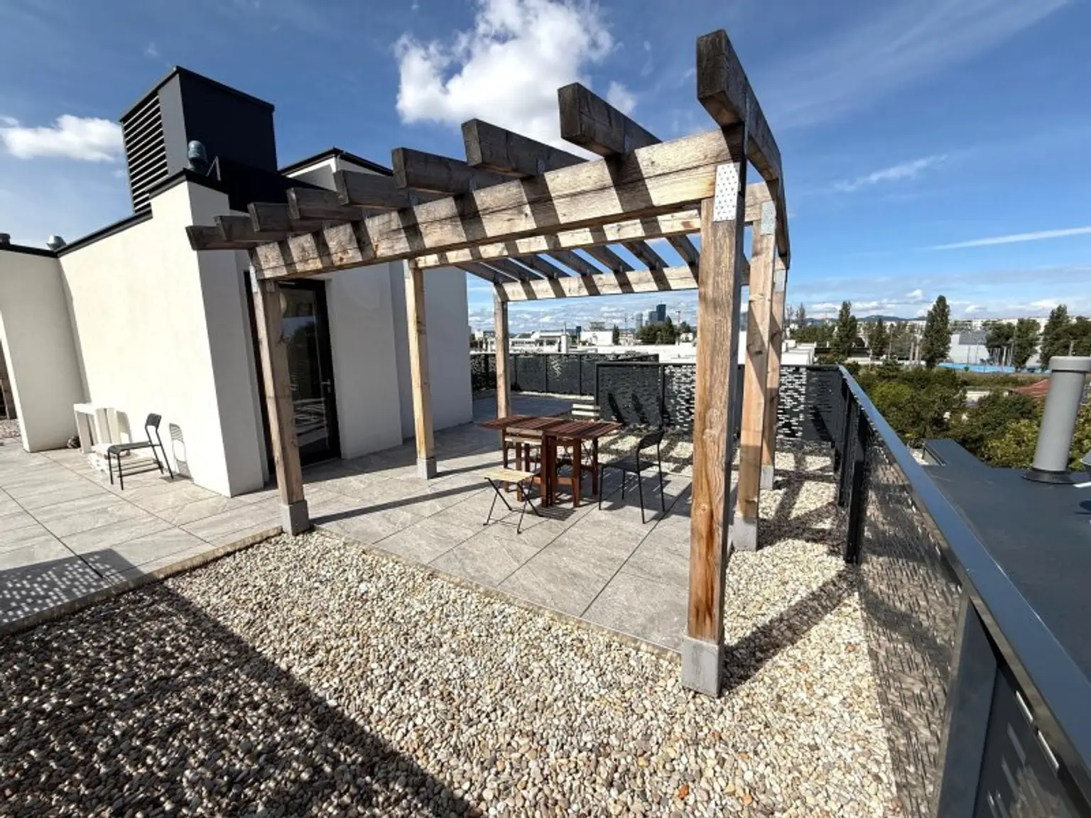 Neubau-Erstbezug - 1 Zimmer mit Außenfläche und sehr großer Gemeinschaftsterrase ca. 60 m² - unweit der U2 Station Stadlau