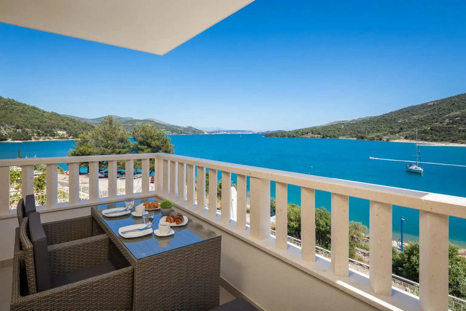 A | ++ MARINA bei TROGIR ++ Apartments direkt am Meer, 1. Reihe | Prima Service Immobilien