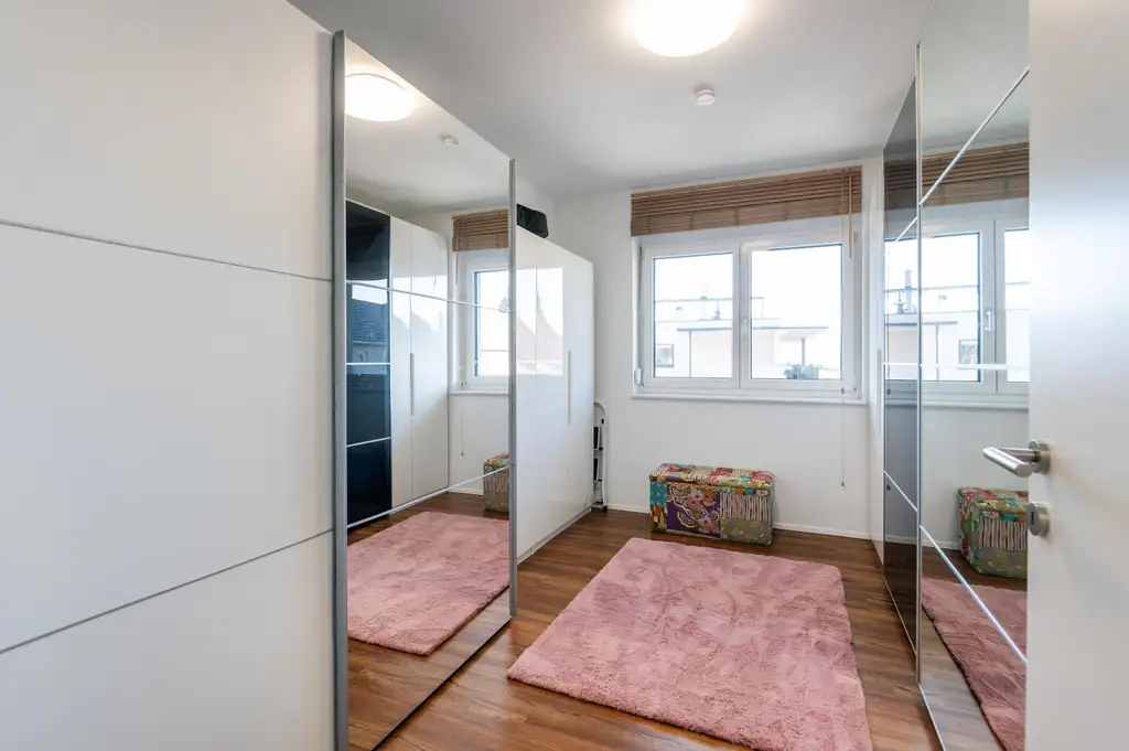 3-Zimmer-Dachterrassentraum inklusive 2 Carports