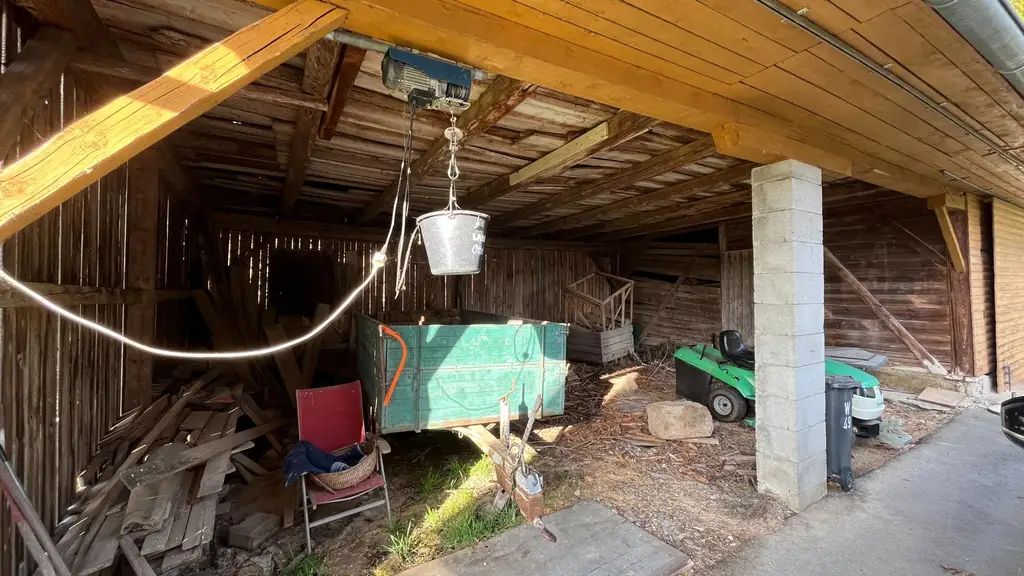 Haus in ruhiger Lage mit Erweiterungsmöglichkeit und großem Nebengebäude!