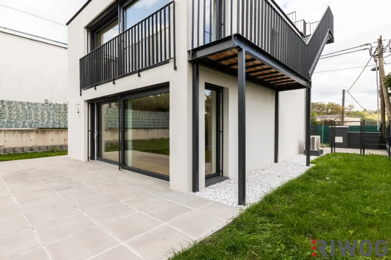 MINI VILLA AM HACKENBERG MIT CA. 37m² DACHTERRASSE UND IMPOSANTEM WEITBLICK AUF DIE CITY - EIGENGRUND IM KLEINGARTEN - GANZJÄHRIG BEWOHNBAR