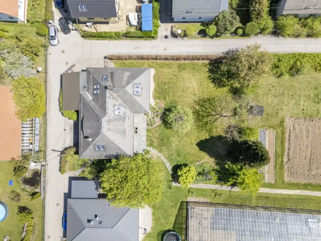 Schöner, gepflegter 270m² Bungalow mit 2 Wohnungen und 1.318m² Grund in Viktring in ruhiger sonniger Aussichtslage!