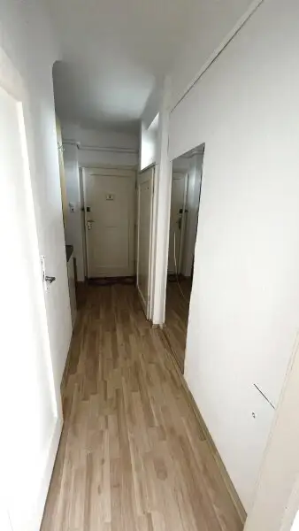 + Studentenhit + TOP LAGE + 500 m von der Fußgängerzone, Meidlinger Hauptstraße sowie der U6 entfernt + Wohnung in 1120 Wien: mit Balkon am Dach 5. Stock ohne Lift+