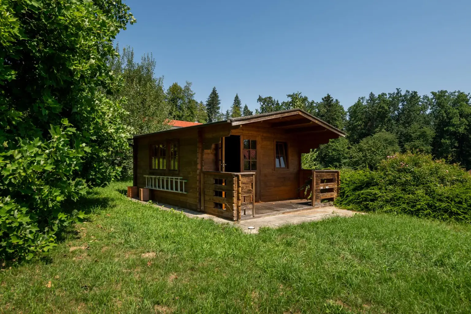 Modernere Gartenhütte