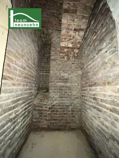 FÜR DEN EIGENBEDARF ODER ALS INVESTMENT MIT CA. 3,5% RENDITE! SEHR GUTER ZUSTAND! SANIERTE & MÖBLIERTE DACHGESCHOSS-WOHNUNG INKL. KÜCHE! SOFORT BEZIEH- ODER VERMIETBAR!