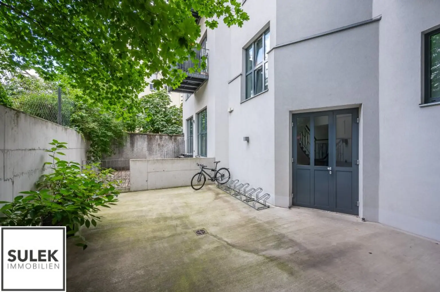 Einzigartige DG-Wohnung mit Loft-Charakter und Terrassen (rd. 165m²) inkl. atemberaubendem Fernblick