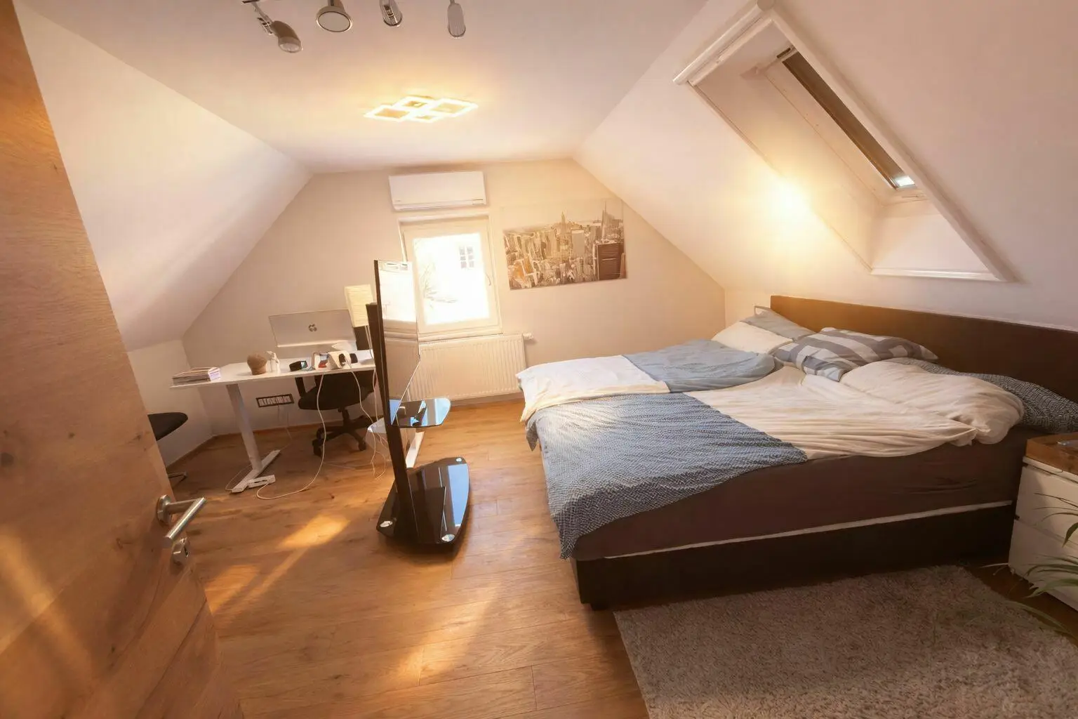 Schlafzimmer 1