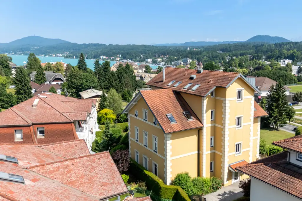 Seeblick-Wohnung in charmanter Villa