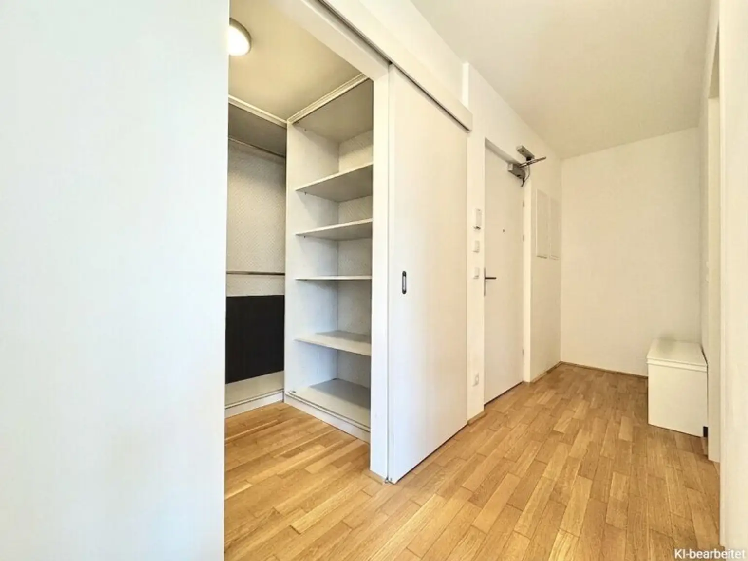 Vorzimmer mit Schrankraum