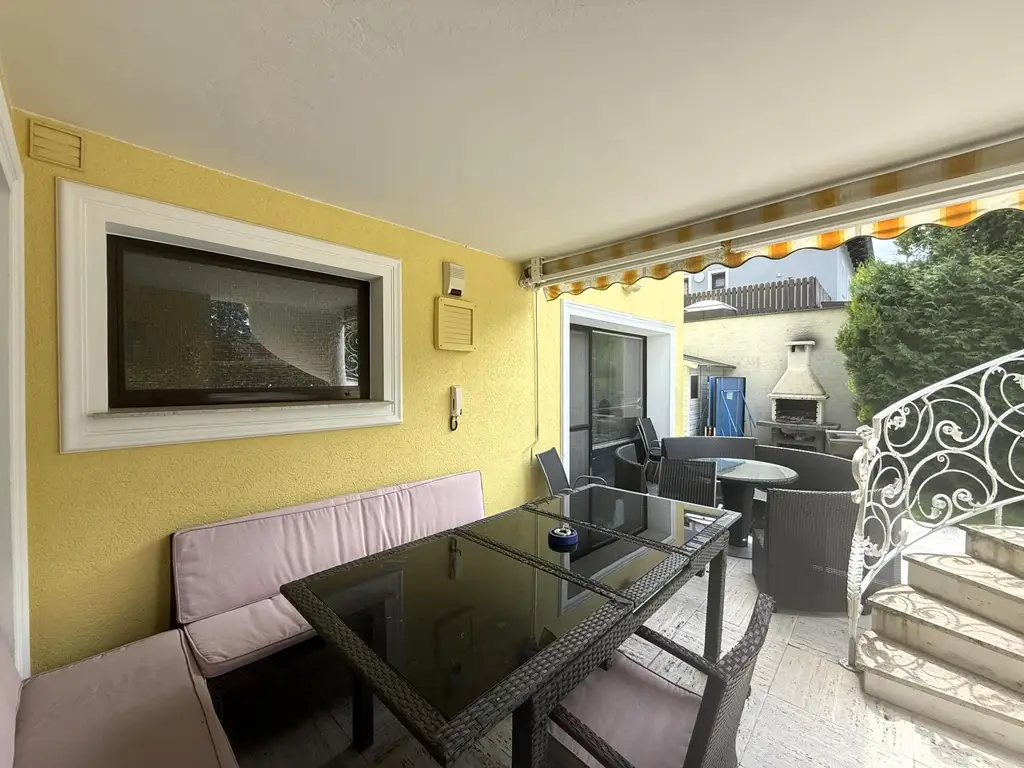 Haus/Villa mit lebenslangem Wohnrecht zu verkaufen // House/villa with lifetime right of residence for sale //