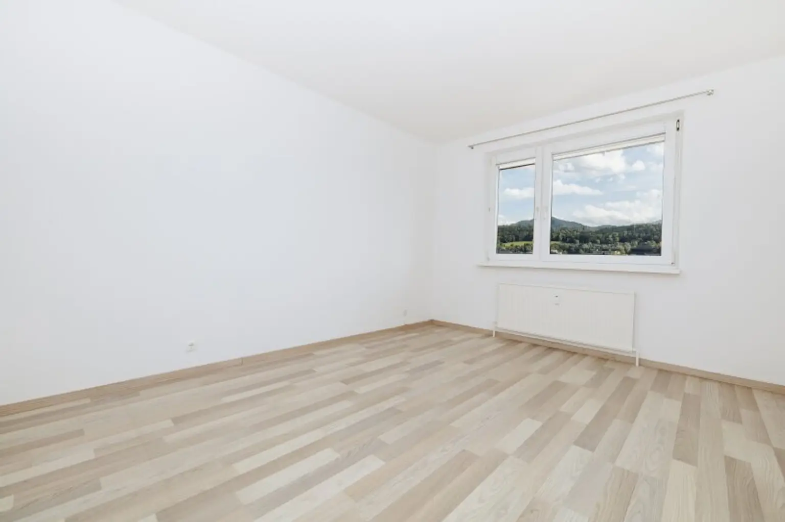 2x LOGGIEN I PROVISIONSFREI I 5 ZIMMER I FAMILIENWOHNUNG I LIFT I SEPARATE KÜCHE I TRAUMHAFTER AUSBLICK I LEOBEN I AB SOFORT I PROJEKT WOHNEN I