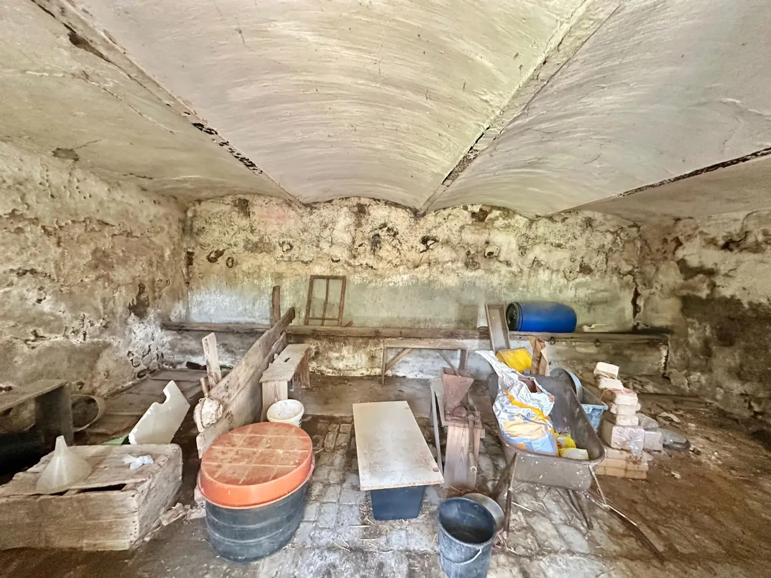 Sanierungsbedürftiger Bauernhof mit großem Grundstück, Stallungen und Stadl – ländlicher Charme mit viel Potential!