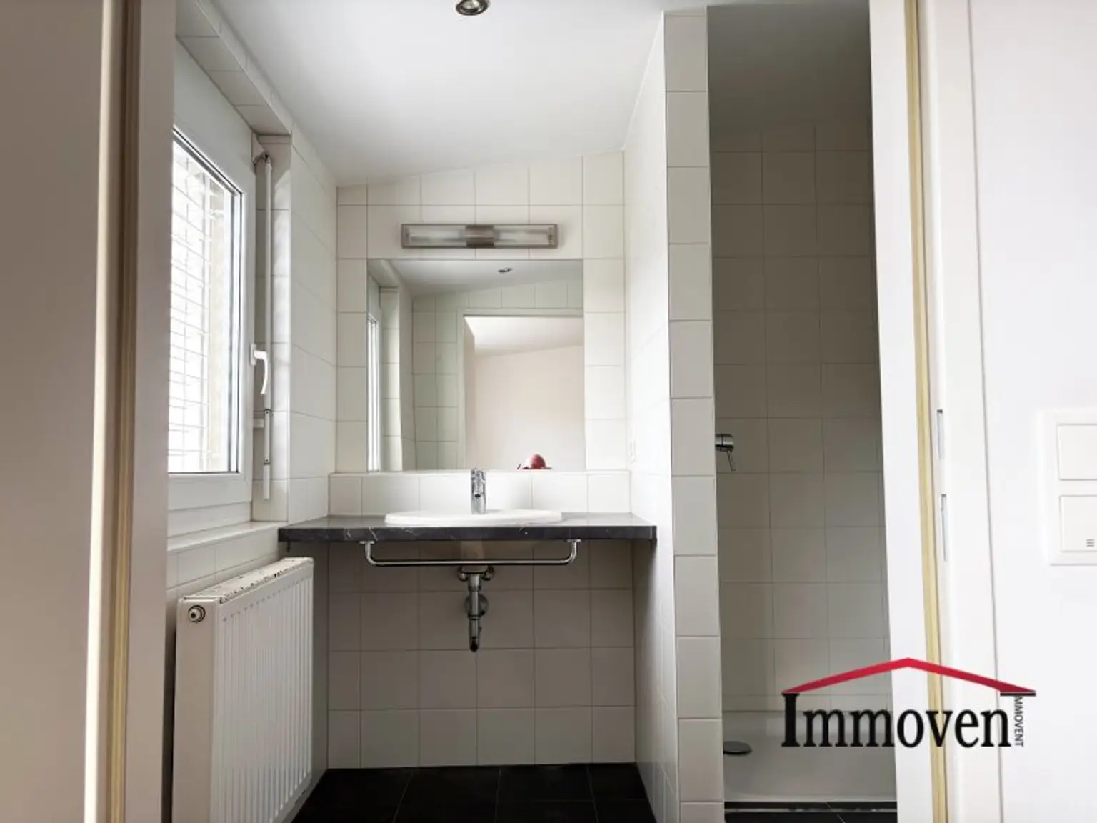 HOFSEITIG - Schöne 4-Zimmerdachgeschosswohnung mit Terrasse und Klimaanlage!
