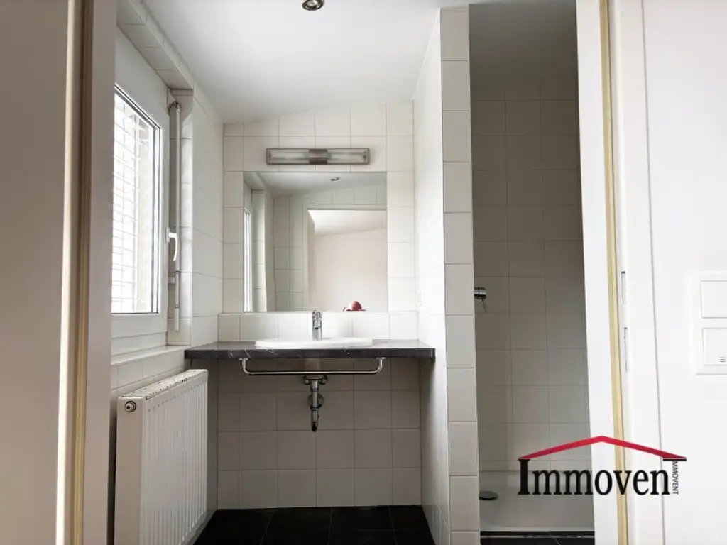 HOFSEITIG - Schöne 4-Zimmerdachgeschosswohnung mit Terrasse und Klimaanlage!
