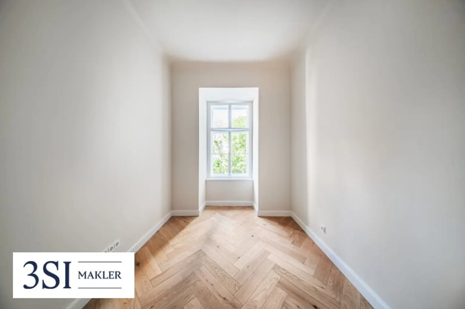 Wohnen beim Schloss Belvedere: Erstbezug im Stilaltbau mit 2 Balkonen und Klimaanlage!