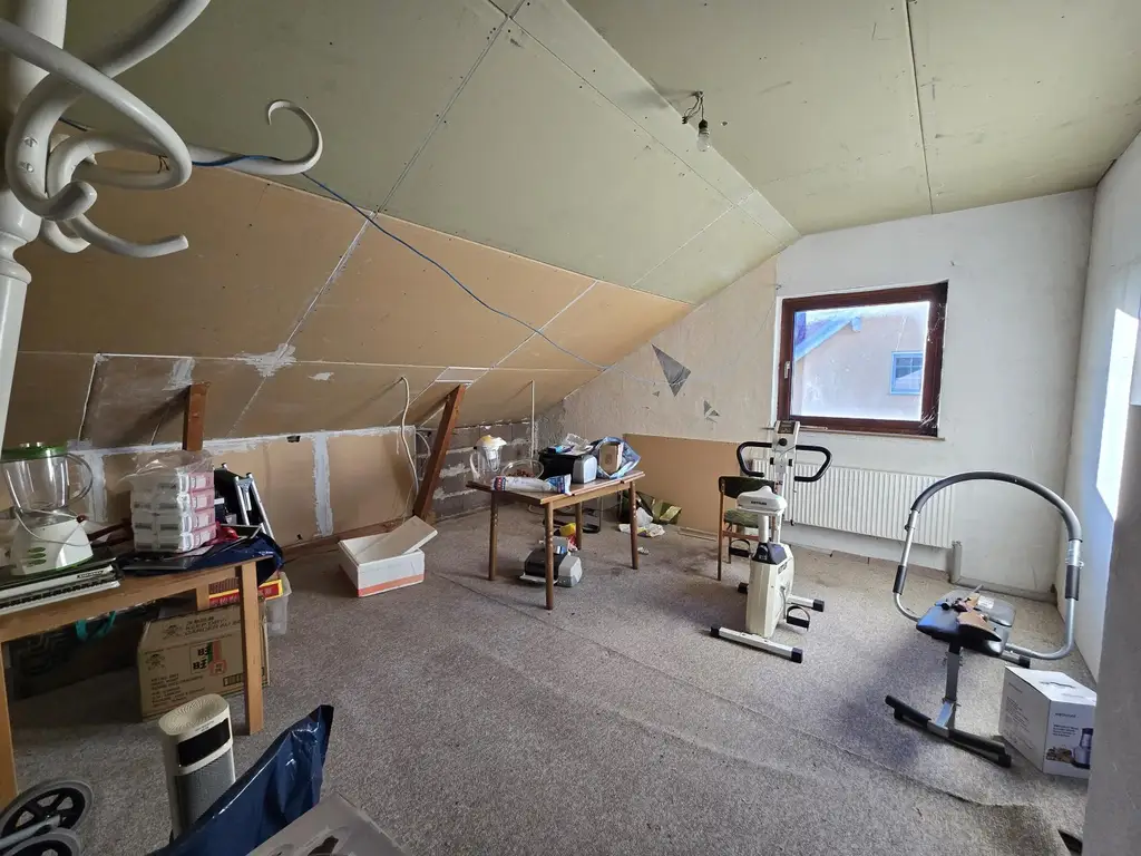 "Einfamilienhaus mit Potenzial und großem Garten – Theresienfeld "