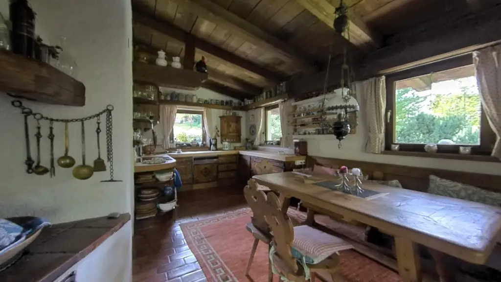 Ferienhaus - Liebhaberobjekt - Landhaus mit Hallenbad in wunderbarer Lage