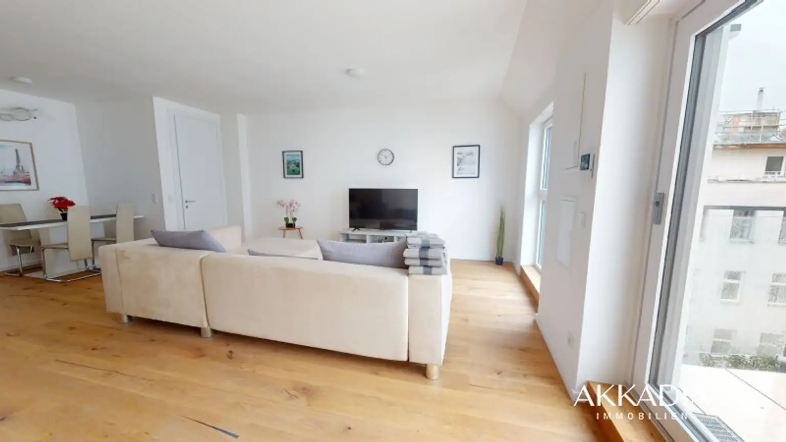 Stilvolle DG-Wohnung mit Balkon