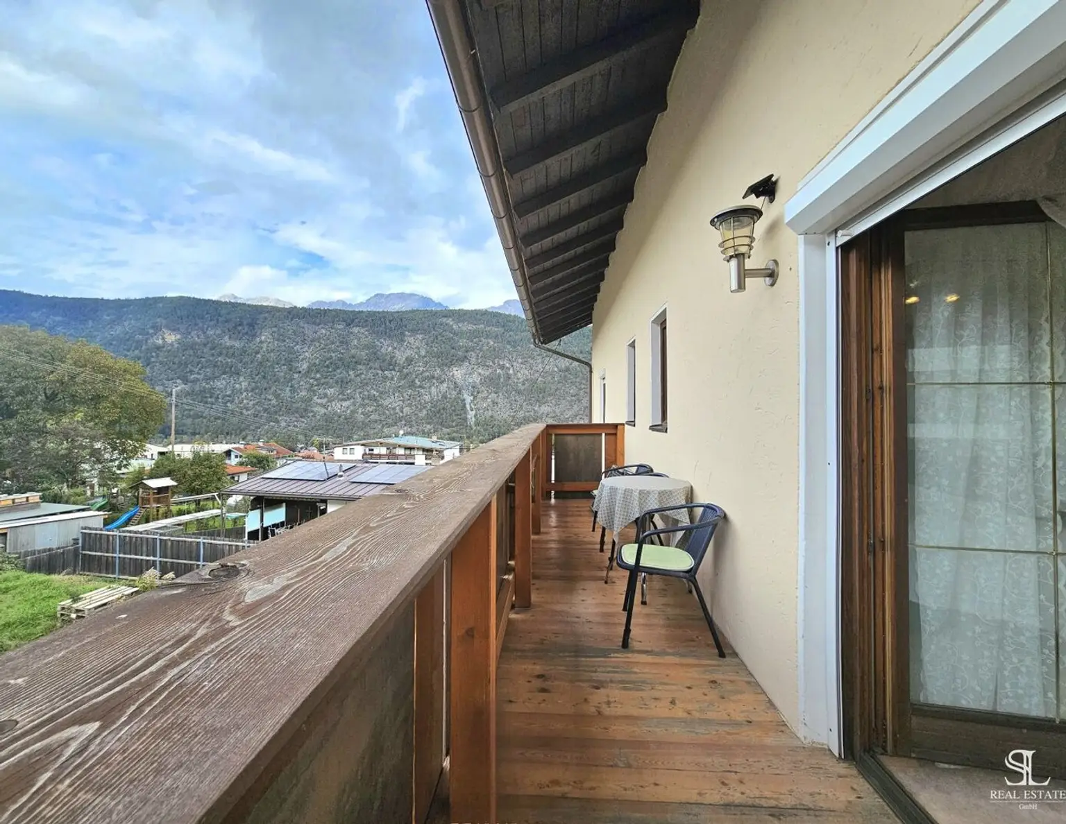 Helle 3-Zimmer-Wohnung mit Balkon und Bergblick