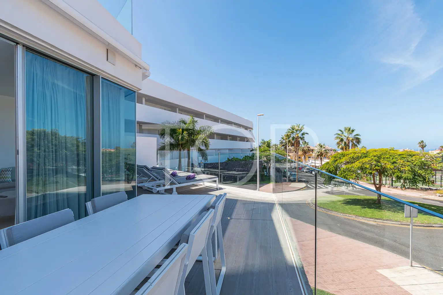Apartamento con amplia terraza en venta