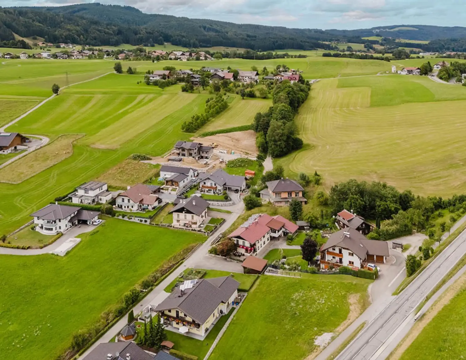 Zwischen Mondsee und Attersee - ein Grundstück mit Perspektive
