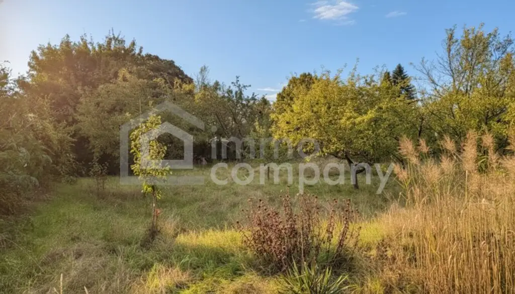 🌿 Wunderschönes Grundstück in bester Lage – vielseitig bebaubar mit zwei Wohneinheiten